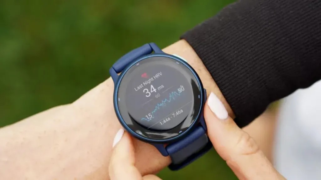 Смарт-часы Garmin Vivoactive 5 на руке