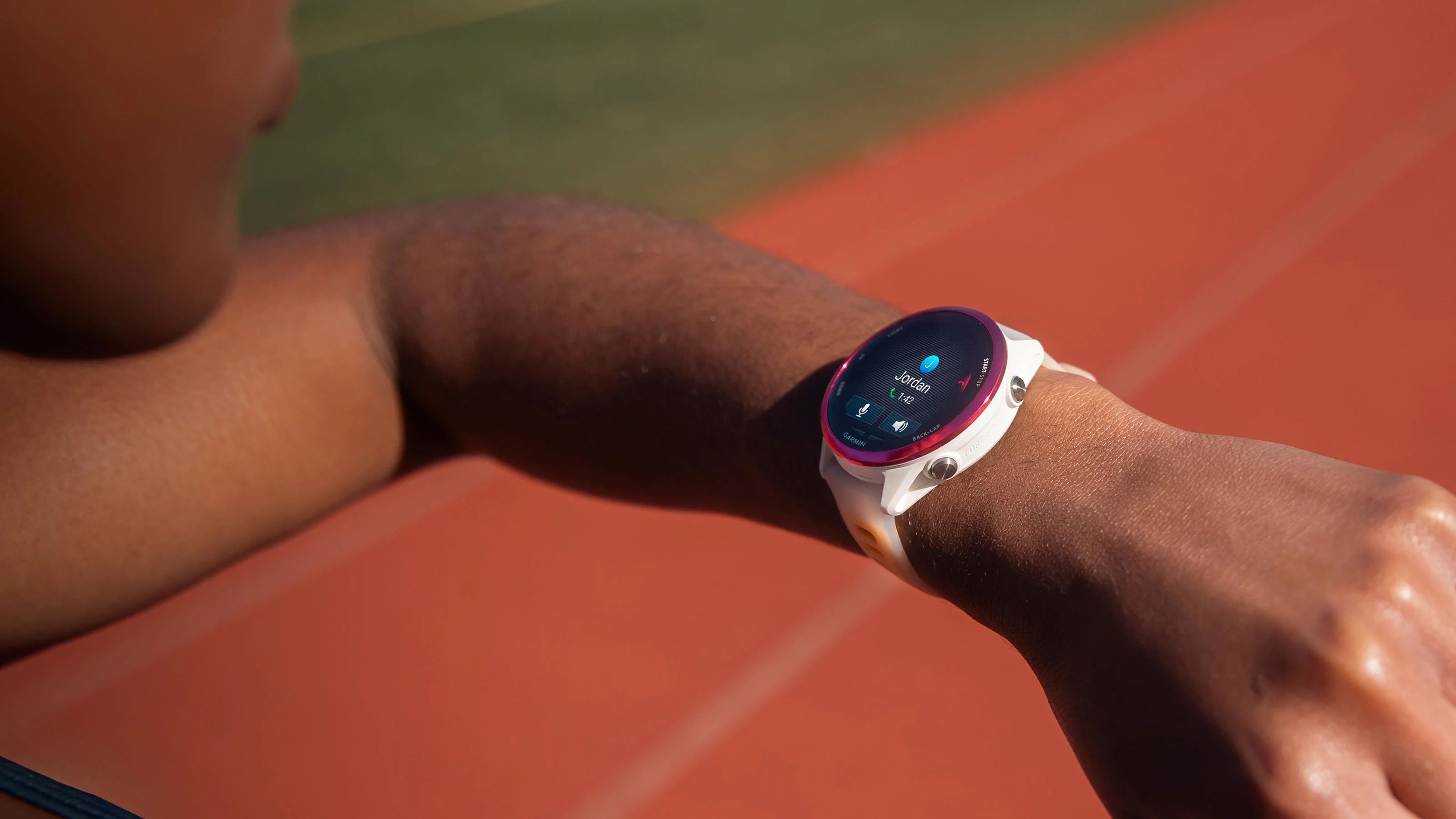 Смарт-часы Garmin Forerunner 570 (42-47 мм) 1
